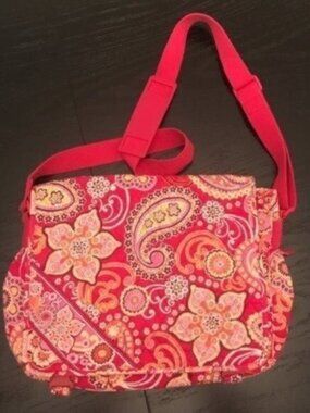 Like New Vera Bradley Messenger Bag